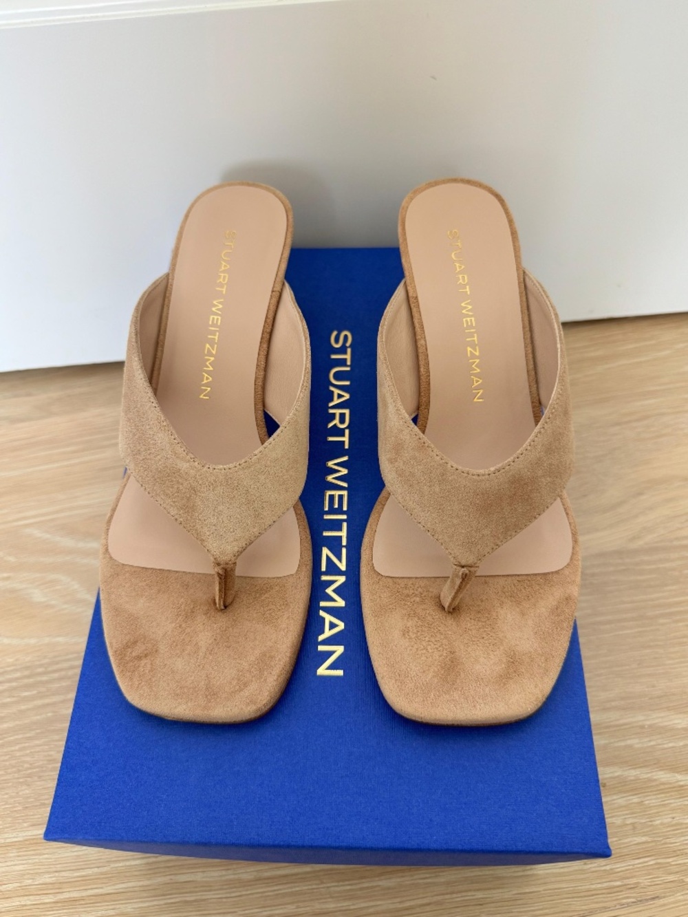 NWT Stuart Weitzman Stassi Thong 50 New Camel Suede Heeled Sandals Size 7 - Picture 6 of 6